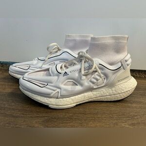 Stella McCartney × adidas Ultra Boost 22 Core Black/Cloud White/Light Onix